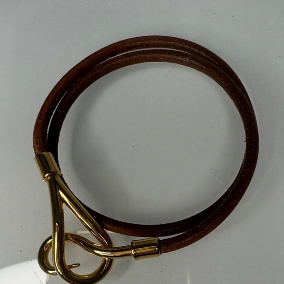 🔥 Hermès Leather Wrap Bracelet – Brown & Gold Hook Clasp – Authentic & Chic 🔥 - Picture 6 of 8